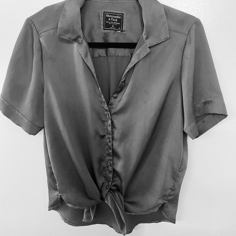 Abercrombie &Fitch- Satin/Button-down Tee